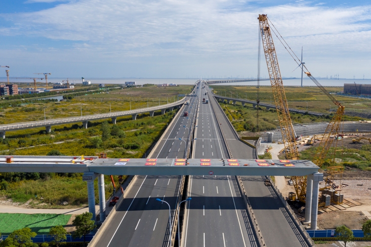 首跨东海大桥 S2公路-海港大道立交工程完成